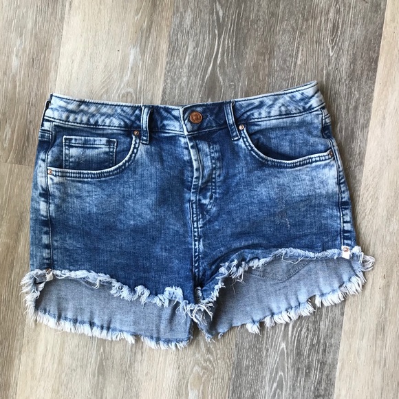 Forever 21 Pants - Stonewashed Jean Shorts size 30